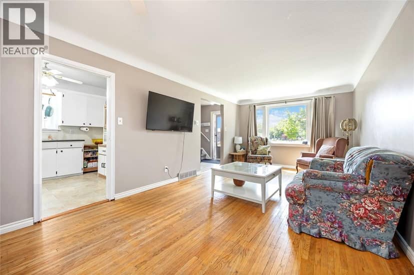 684 Kember Avenue — photo 6 of 28