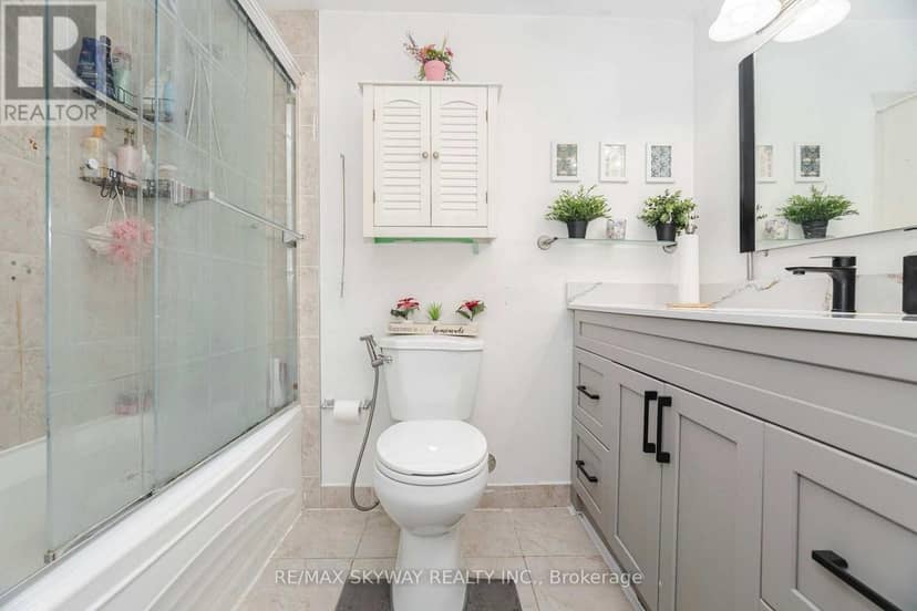 1203 - 1615 Bloor Street — photo 12 of 13