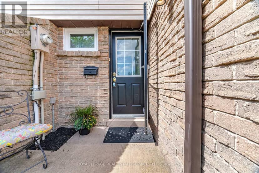 17 - 2411 Sovereign Street, Oakville, photo 3
