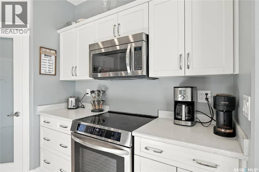 105 Cowan CRESCENT — photo 10 of 40