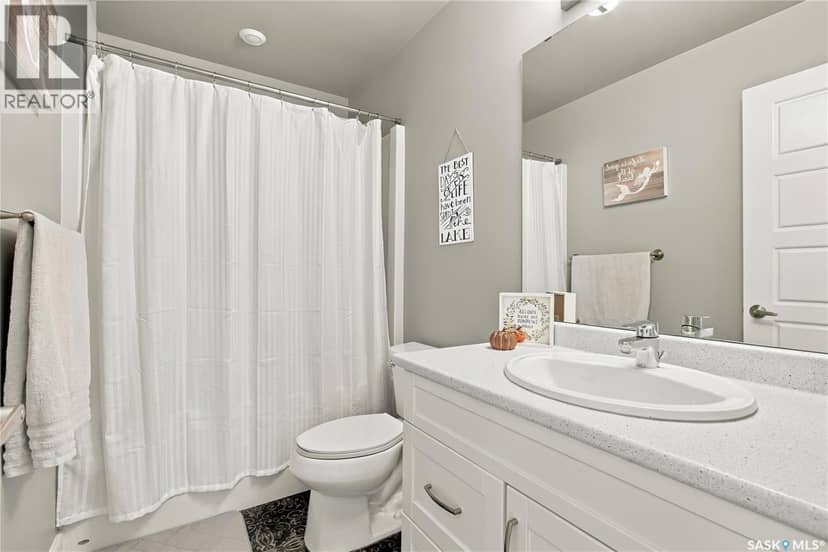 105 Cowan CRESCENT — photo 22 of 40