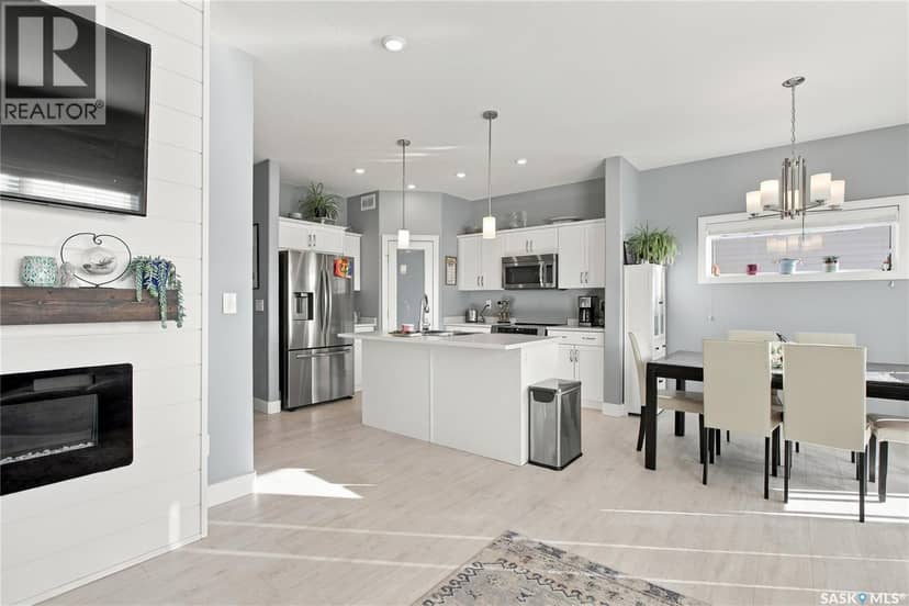 105 Cowan CRESCENT — photo 17 of 40