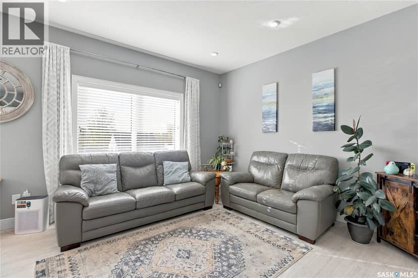 105 Cowan CRESCENT — photo 16 of 40