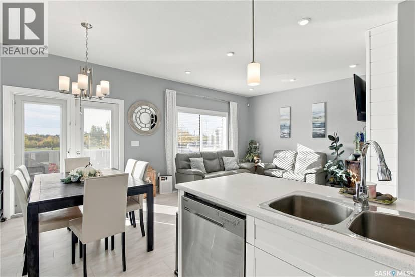 105 Cowan CRESCENT — photo 12 of 40