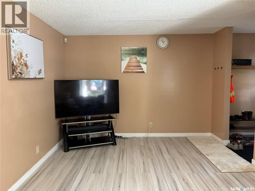 1055 Cameron STREET — photo 10 of 27