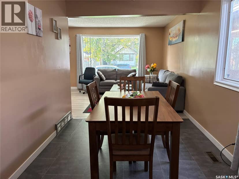 1055 Cameron STREET — photo 6 of 27