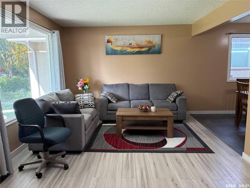 1055 Cameron STREET — photo 8 of 27