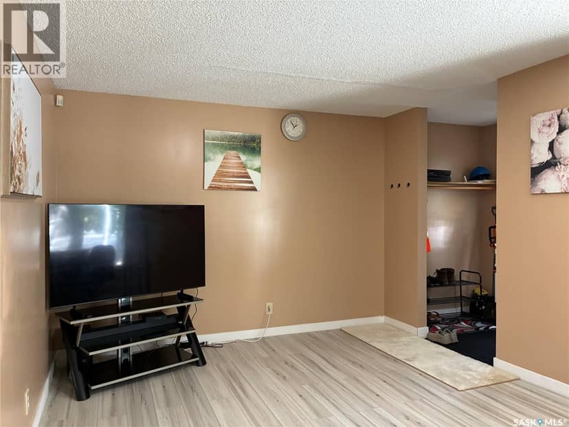 1055 Cameron STREET — photo 9 of 27