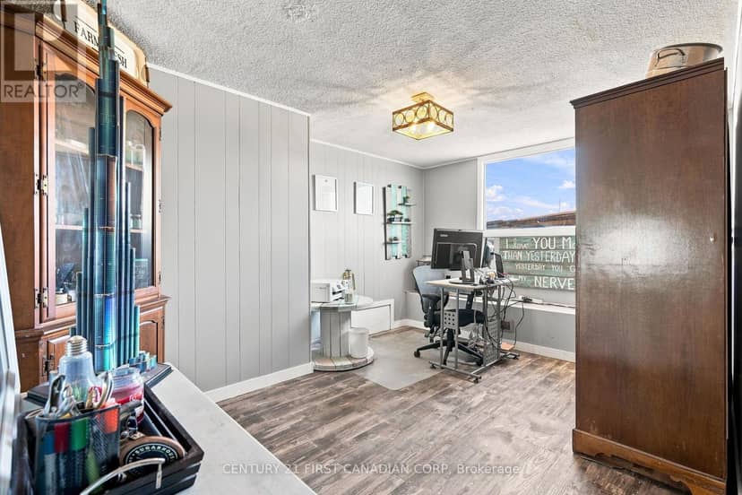 23032 Highbury Avenue N — photo 30 of 40