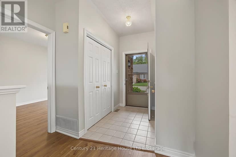 1 - 105 King Street — photo 31 of 37