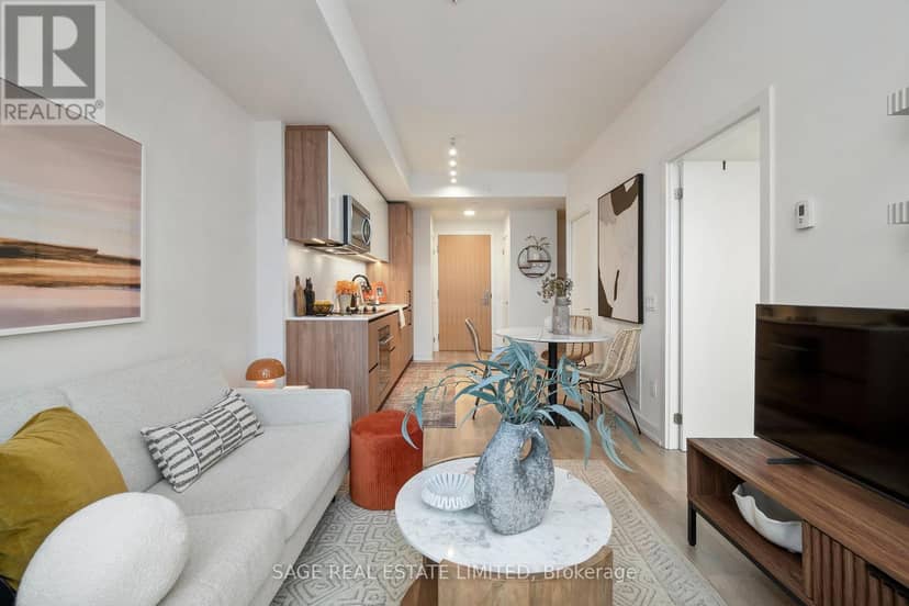 606 - 150 Logan Avenue — photo 5 of 26