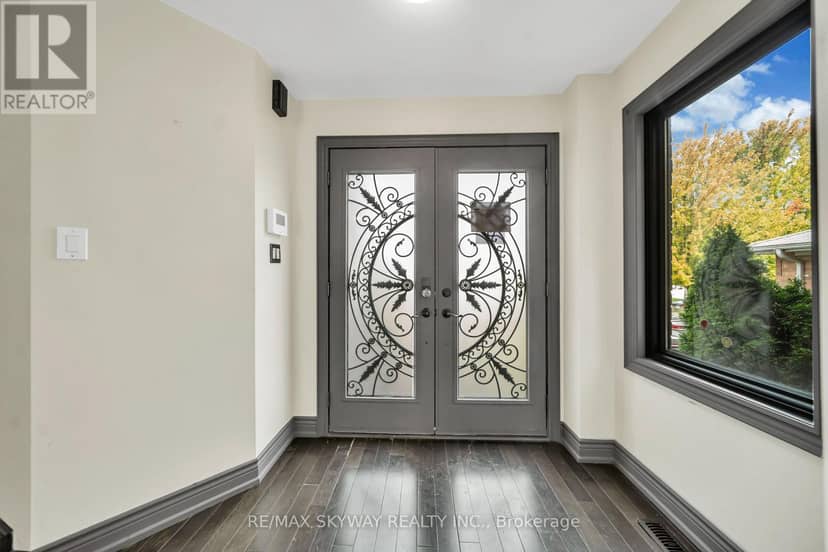 2055 Blue Ridge Crescent — photo 9 of 40