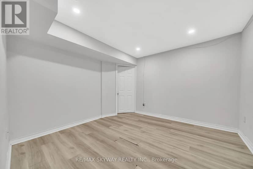 2055 Blue Ridge Crescent — photo 21 of 40