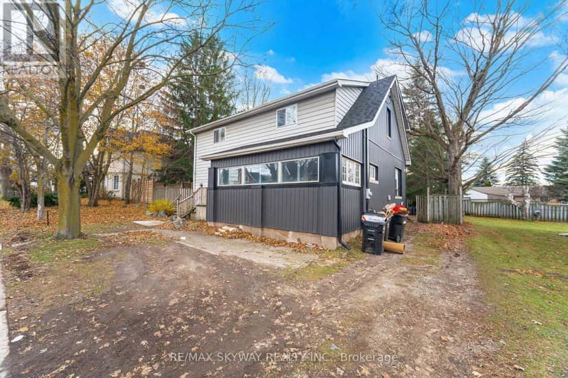 102 Queen Street S — photo 1 of 40