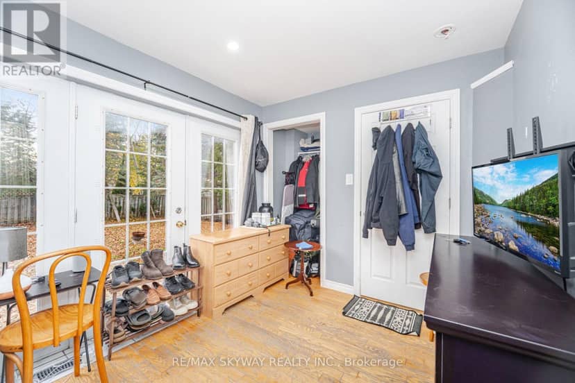 102 Queen Street S — photo 12 of 40
