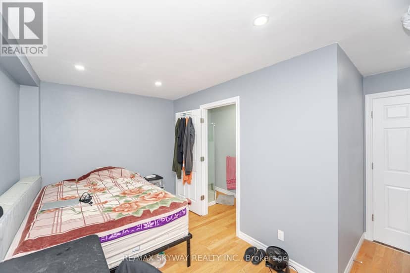 102 Queen Street S — photo 18 of 40