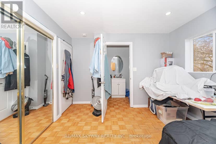 102 Queen Street S — photo 34 of 40