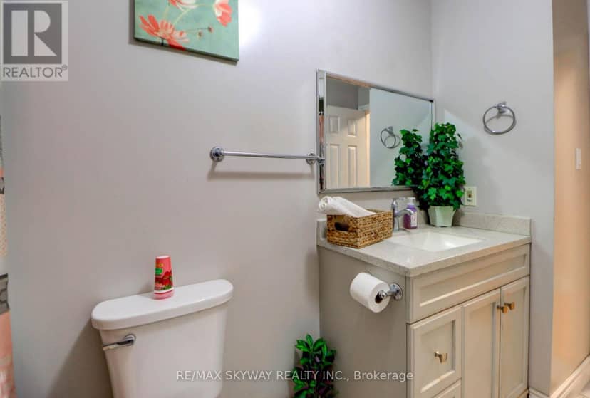 282B Brock Street W — photo 15 of 32