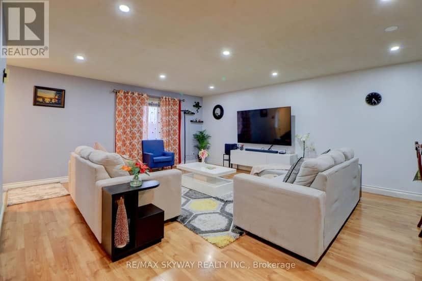 282B Brock Street W — photo 4 of 32