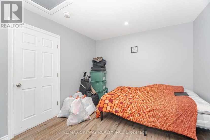 102 Queen Street S — photo 29 of 40