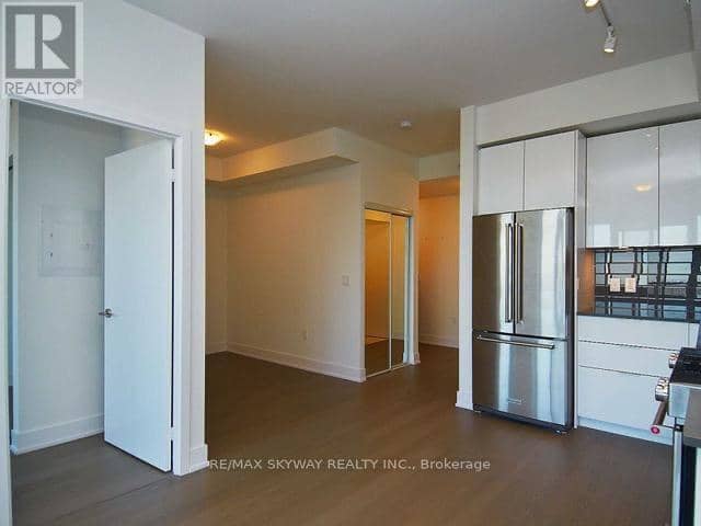 4511 - 30 Shore Breeze Drive — photo 12 of 19