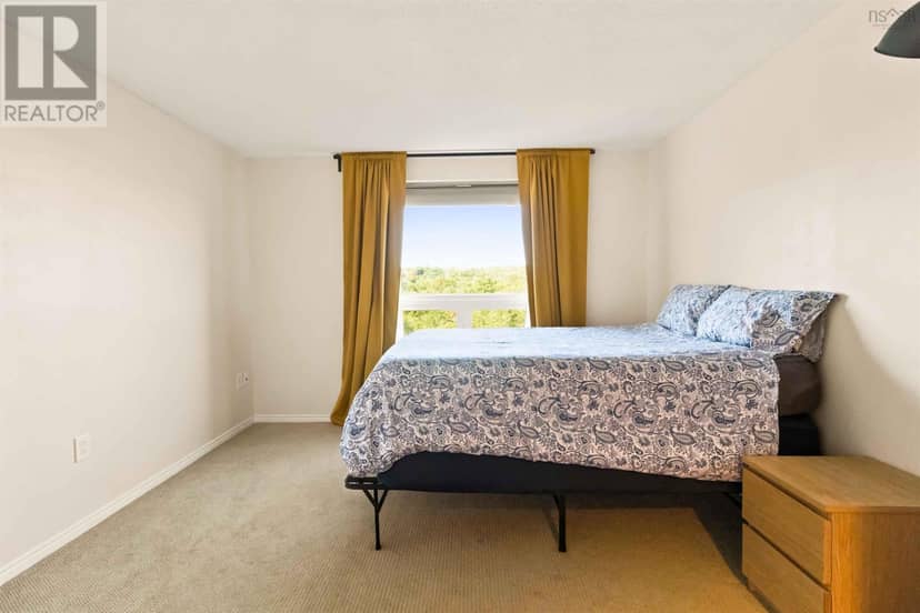 810 30 Brookdale Crescent — photo 16 of 40