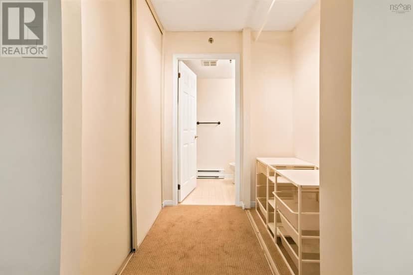 810 30 Brookdale Crescent — photo 18 of 40