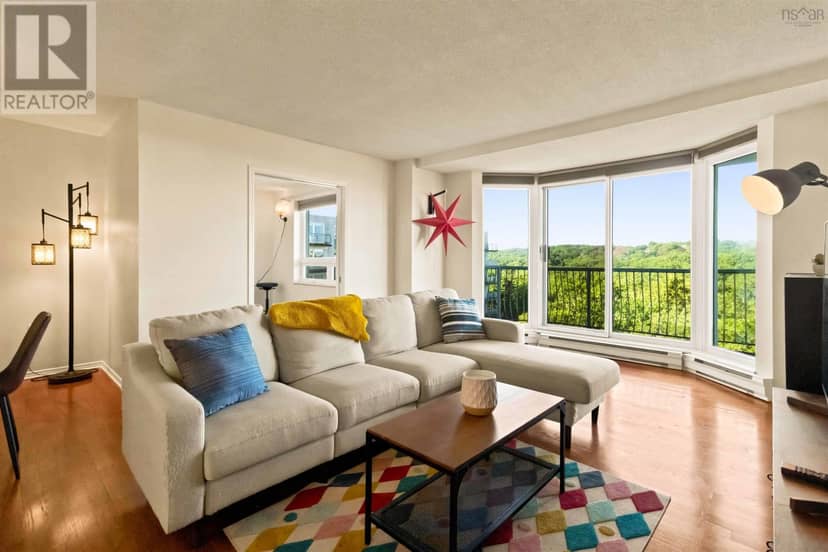 810 30 Brookdale Crescent — photo 1 of 40