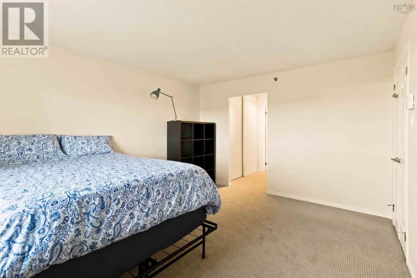 810 30 Brookdale Crescent — photo 17 of 40