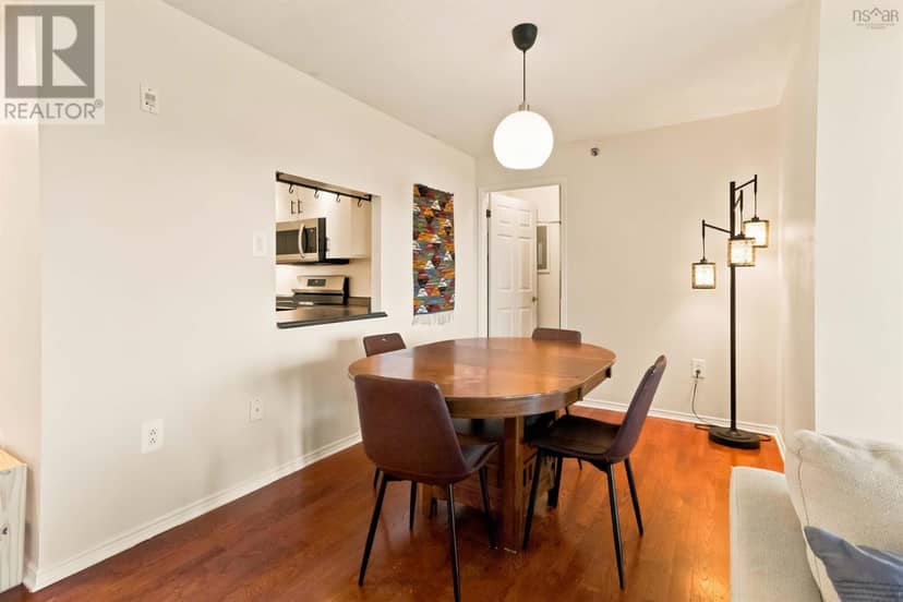 810 30 Brookdale Crescent — photo 6 of 40