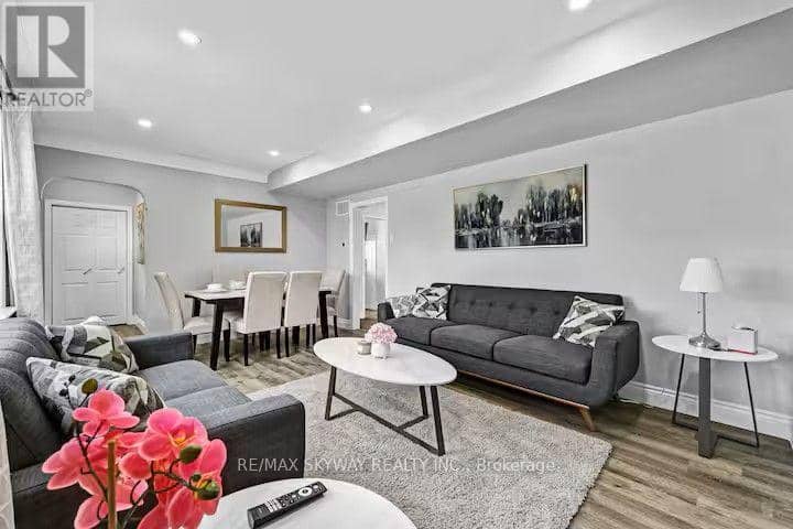6292 Bellevue Street — photo 5 of 22