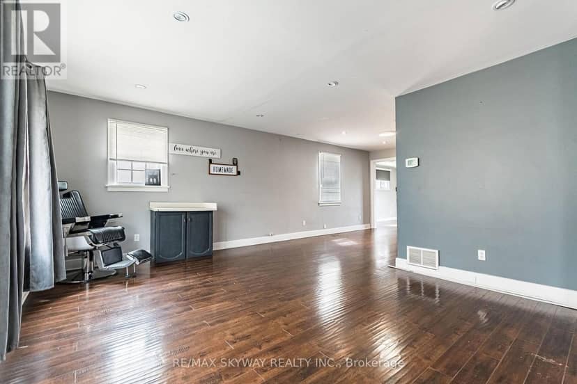 1230 Duke Street — photo 23 of 40