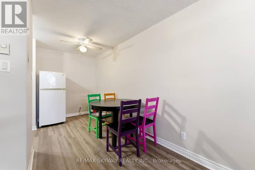 103 - 25 College Street E — photo 14 of 18