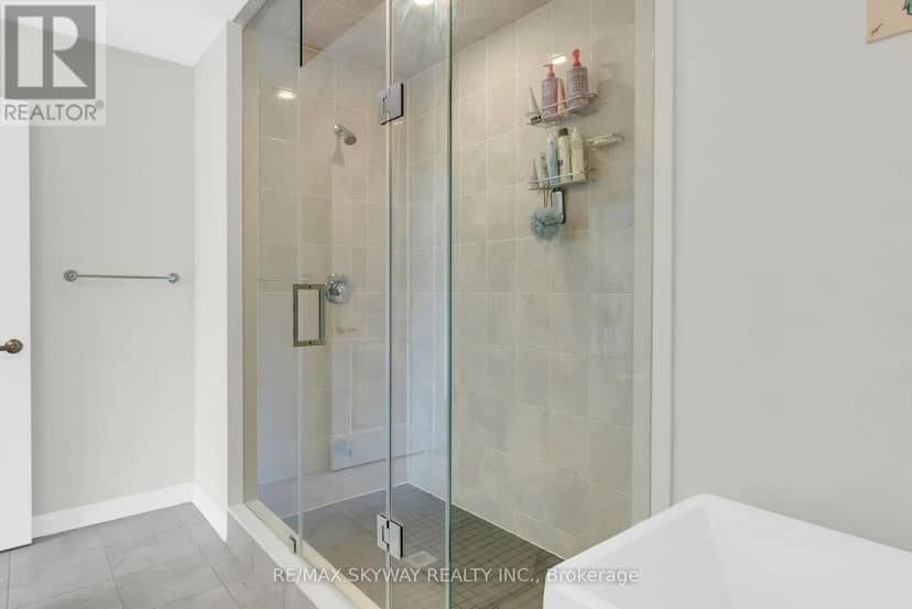 16 Tyler Avenue — photo 33 of 40