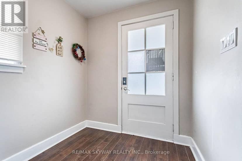 1230 Duke Street — photo 9 of 40