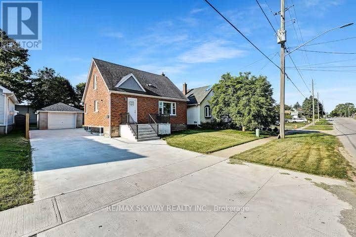 6292 Bellevue Street — photo 1 of 22
