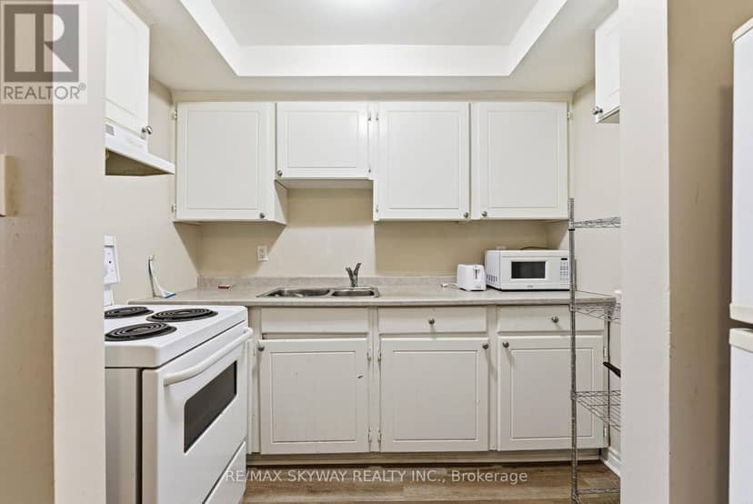 103 - 25 College Street E — photo 17 of 18
