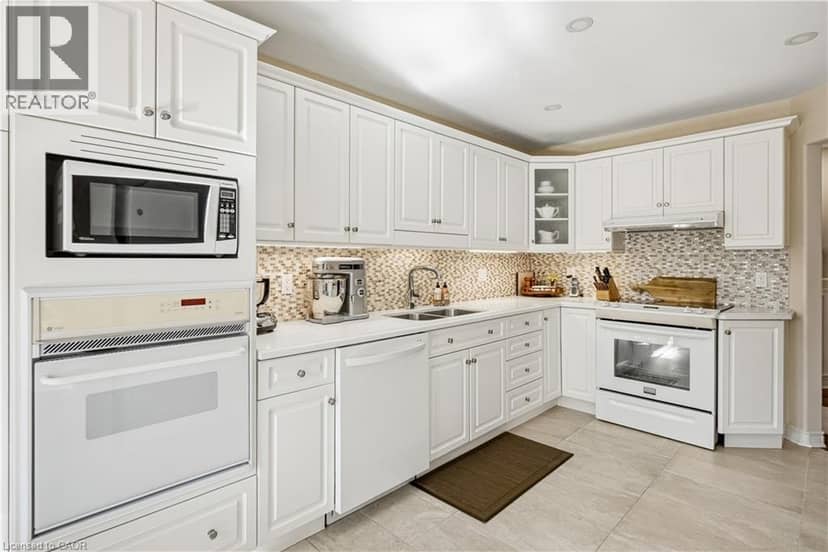 618 VICTORIA Street — photo 12 of 39