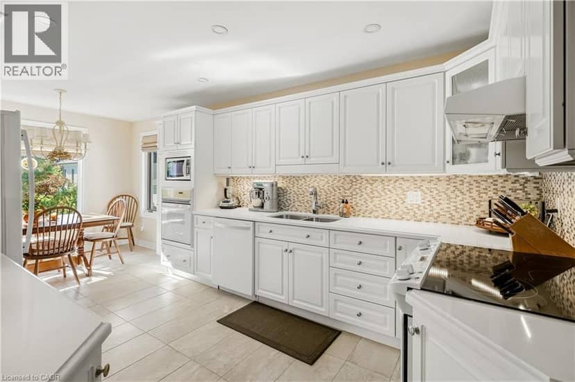 618 VICTORIA Street — photo 11 of 39