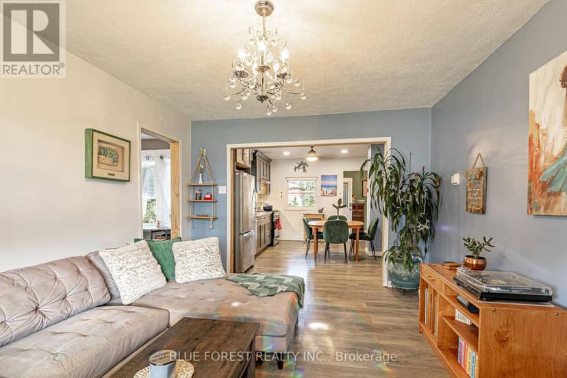354 Calgary Street — photo 9 of 40