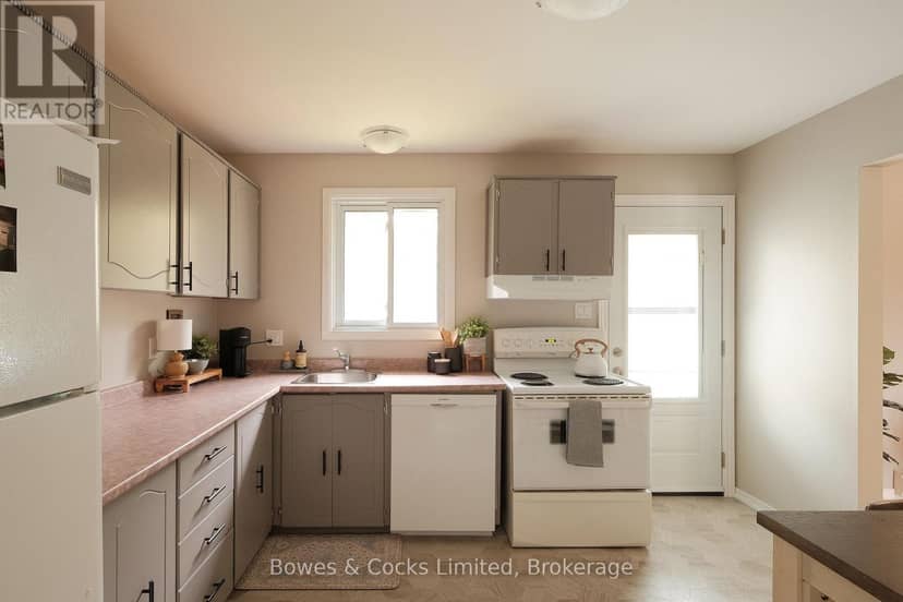 591 Otonabee Drive — photo 10 of 34
