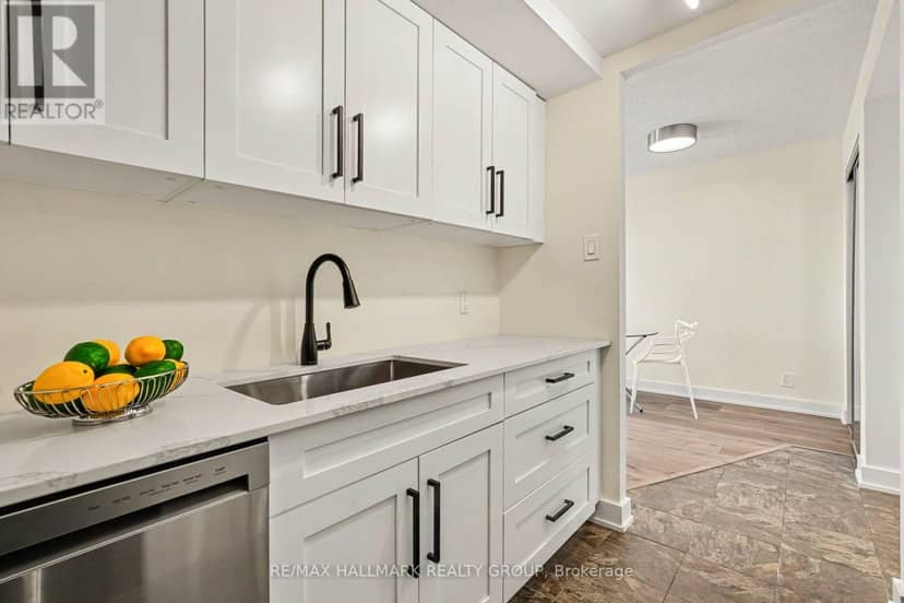 412 - 45 Holland Avenue — photo 14 of 37