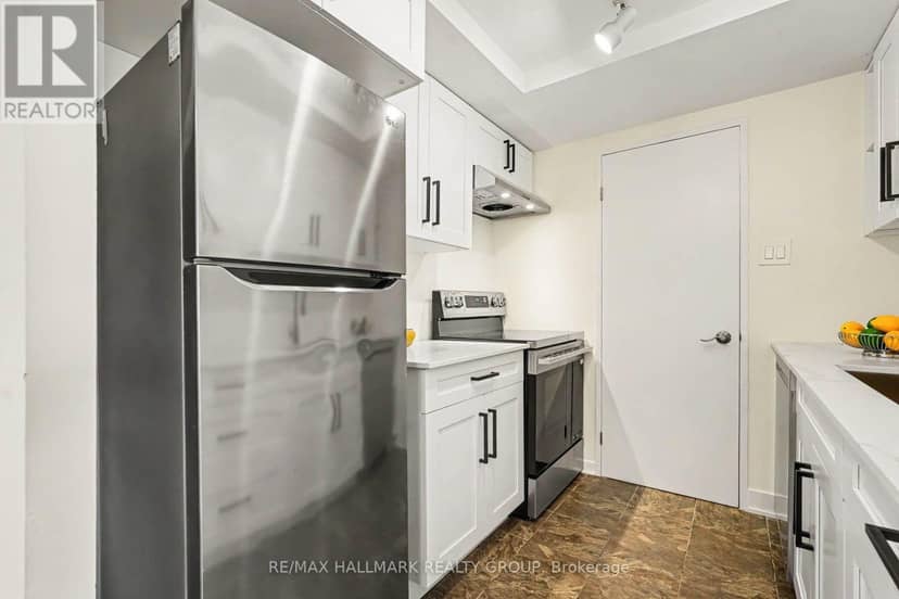 412 - 45 Holland Avenue — photo 17 of 37
