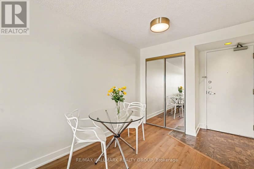 412 - 45 Holland Avenue — photo 9 of 37