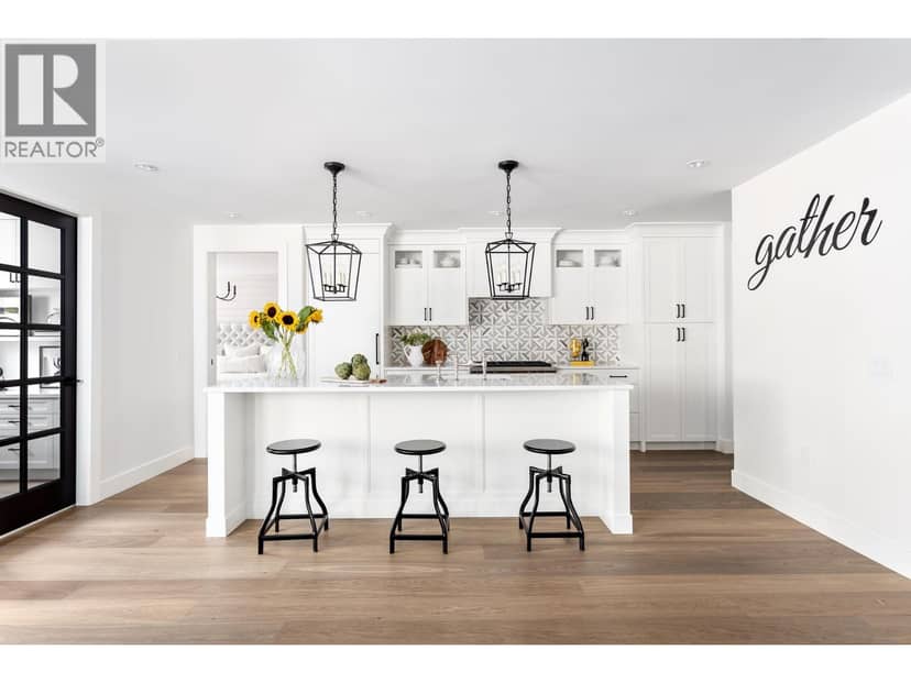 102 1055 RIDGEWOOD DRIVE, North Vancouver