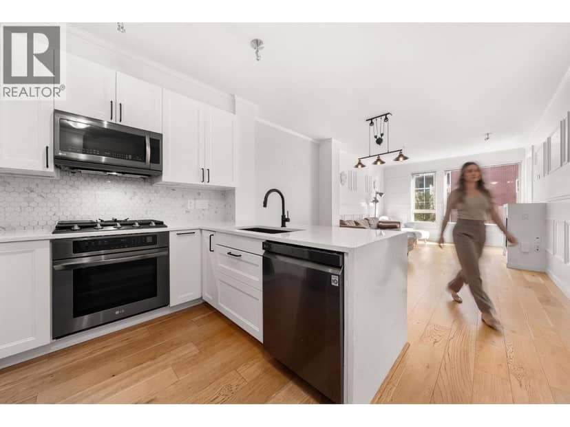 417 119 W 22ND STREET, North Vancouver