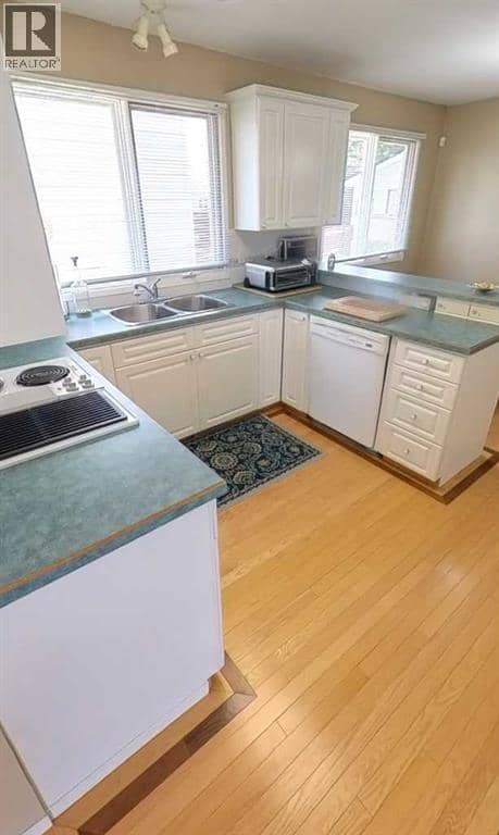 5333 57 Avenue — photo 9 of 32