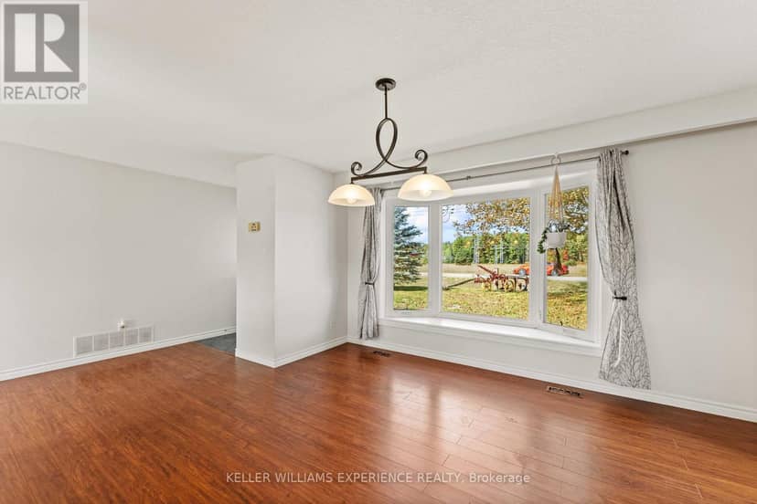 2341 Sunnidale Road, Springwater, photo 6