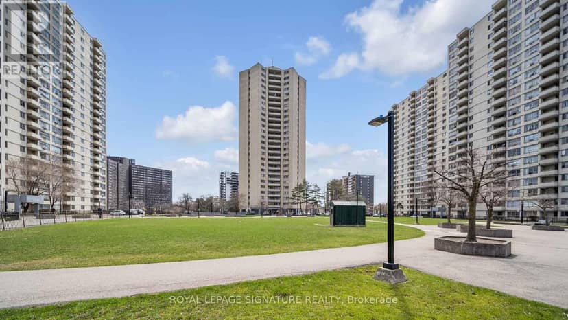 408 - 330 Dixon Road, Toronto, photo 3