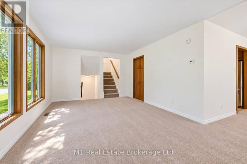610 St David Street S — photo 10 of 40